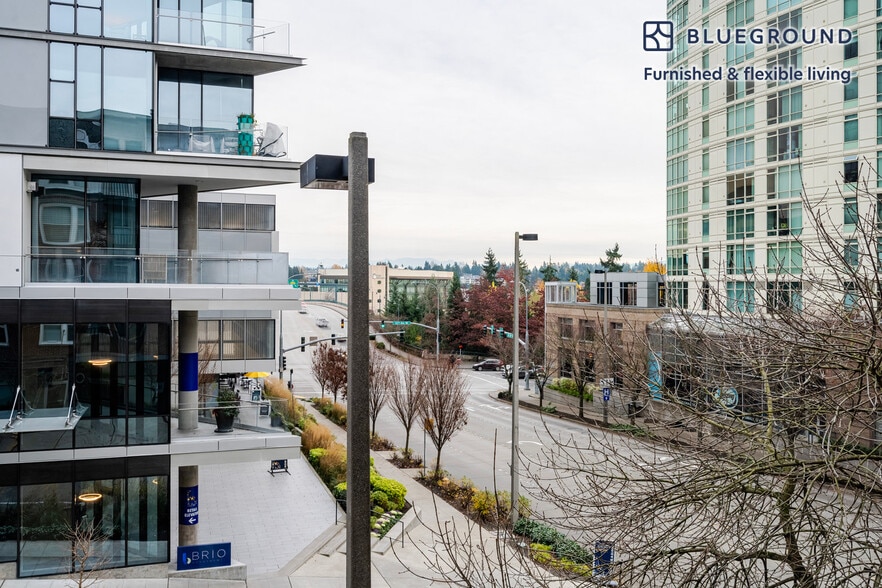 Building Photo - 11000 NE 10th St