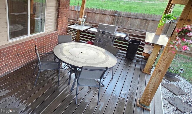 Building Photo - 800 Seckel Ct