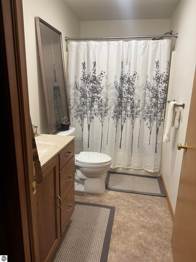 Building Photo - 302 S Lake Dr