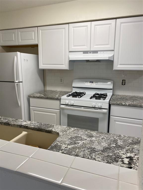 Building Photo - 12412 Deer Falls Dr