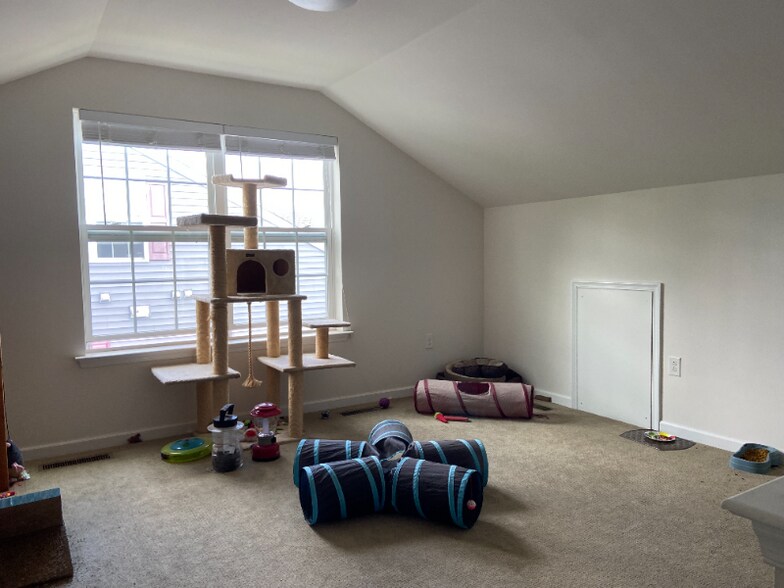 Building Photo - 1015 Chapman Cir