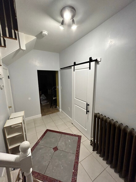 Building Photo - 23 Holmfield Ave