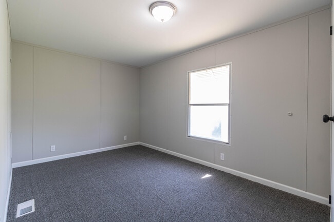 Building Photo - 16950 N Davis Rd