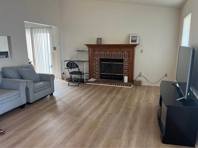 Building Photo - 2084 Rock Lake Loop