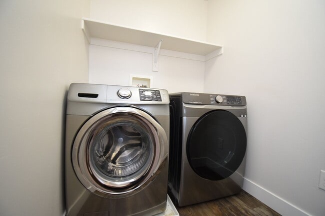 Building Photo - 4 Bed 3.5 Bath Sunny and Spacious South Jordan Corner-Lot Home with Views!