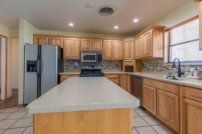 Building Photo - Spacious 3 Bedroom Home with Solar Panels and a Pool