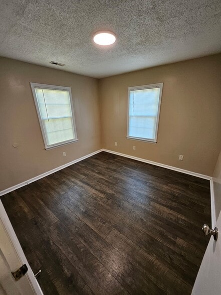 Building Photo - 2821 Club Plaza Rd