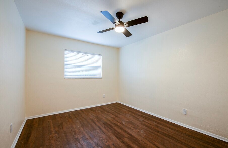 Building Photo - 5501 Kelly Dr N