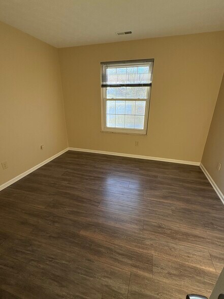 Building Photo - 1440 Slade Ave