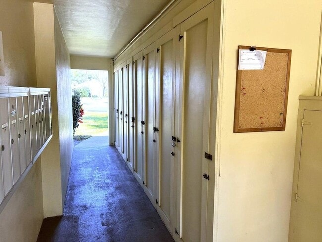 Building Photo - 5580 Tamberlane Cir