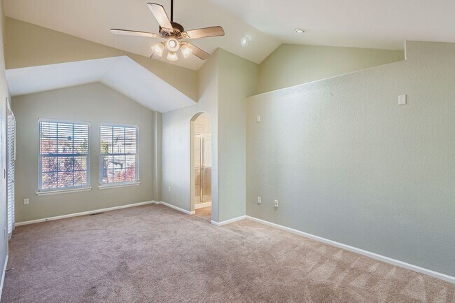 Building Photo - Spacious 3-Bedroom Townhome in Prime Denve...