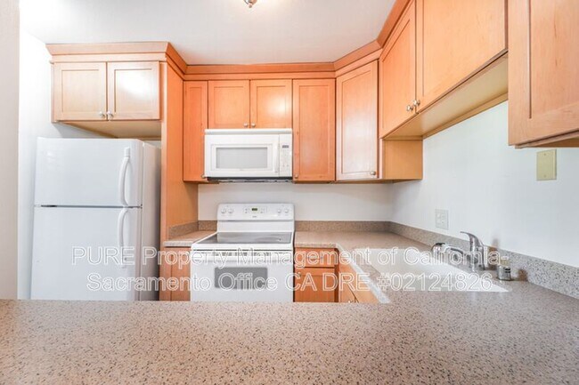 Building Photo - 2229 Woodside Ln