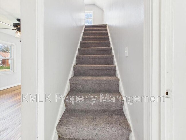 Building Photo - 1078 Lindsay Ave