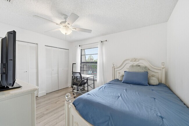 Building Photo - 2498 NW 99th Ave