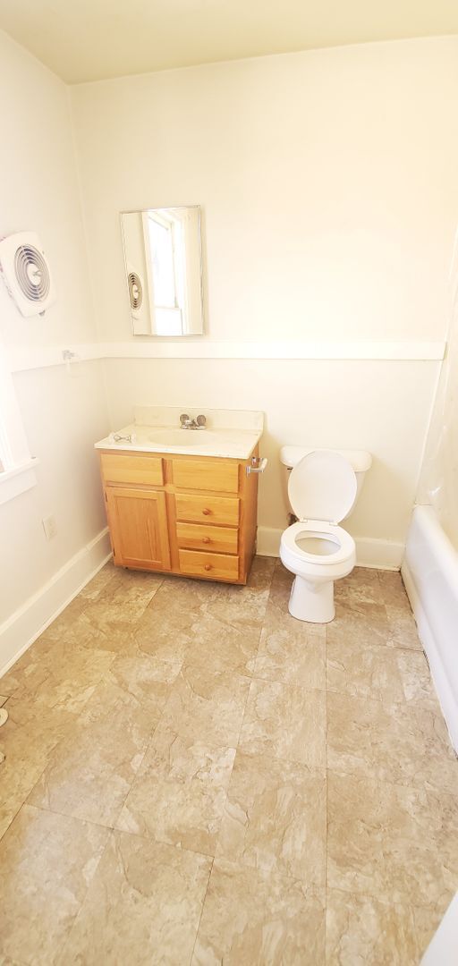 Building Photo - 218 N Oakland Ave