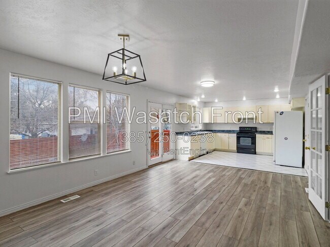 Building Photo - 3211 S 945 E