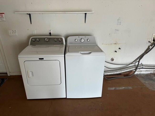 Building Photo - 3190 Serenade Ct