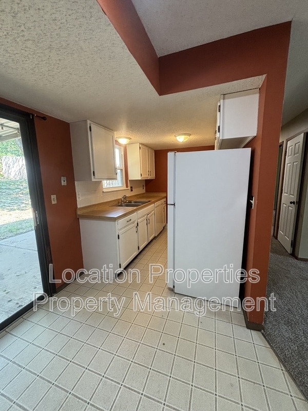 Building Photo - 2401 Sequoia Ct