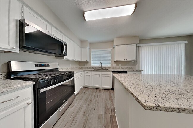 Building Photo - 16907 Spruce Run Dr