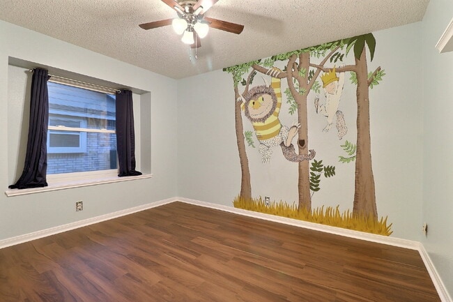 Building Photo - Move-In Ready 3-Bedroom with Included Washer/Dryer and Refrigerator in Northwest San Antonio.