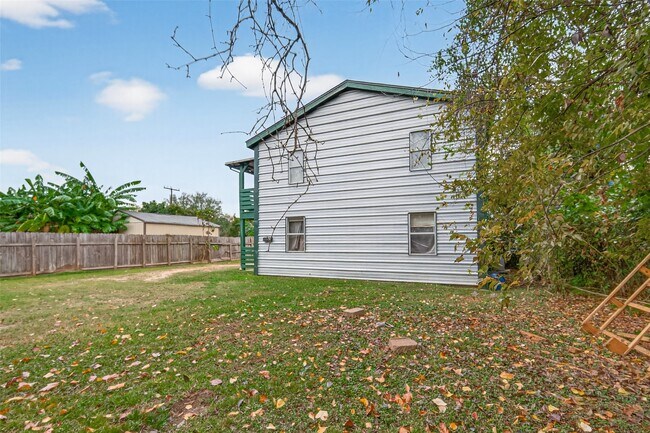 Building Photo - 105 Clear Lake Rd