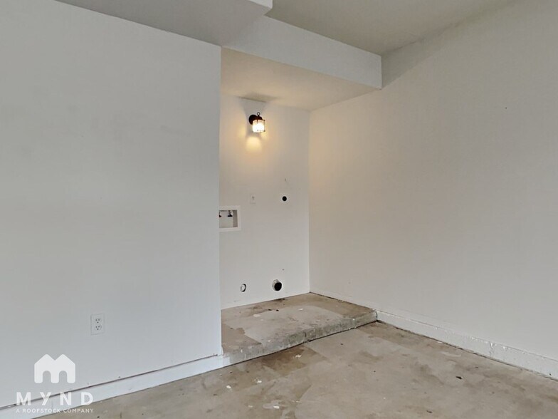 Building Photo - 413 W Renee Dr