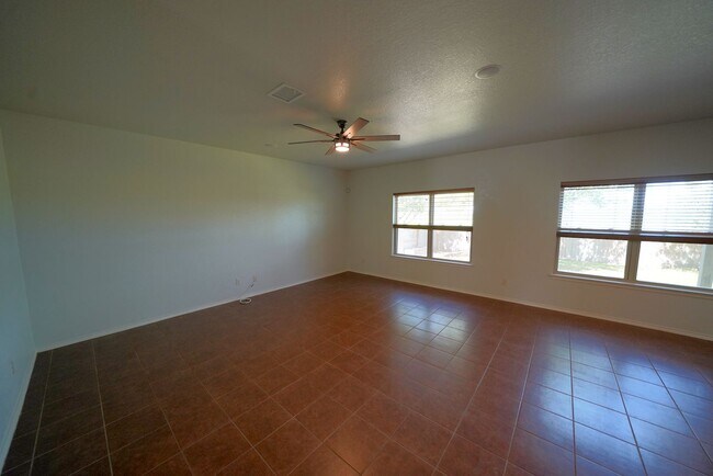 Building Photo - Great 4 Bedroom Home Now Available in Cibo...