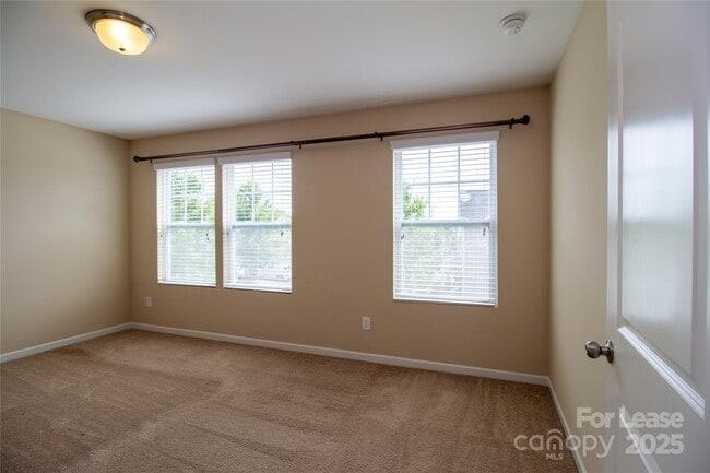 Building Photo - 824 Summerlake Dr