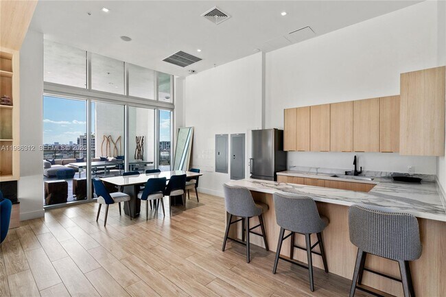 Building Photo - 90 SW 3rd St