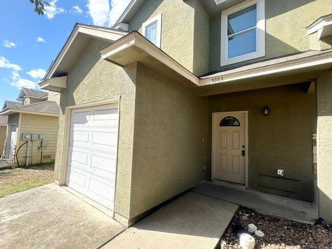 Building Photo - 5103 Flipper Dr