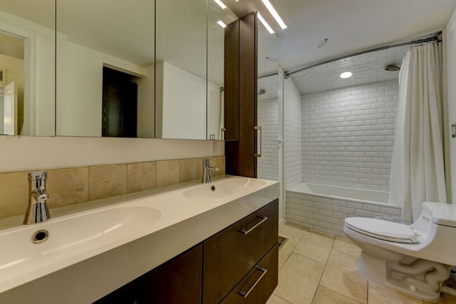 Building Photo - 303 E Chester St