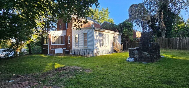 Building Photo - 3744 Camden St SE