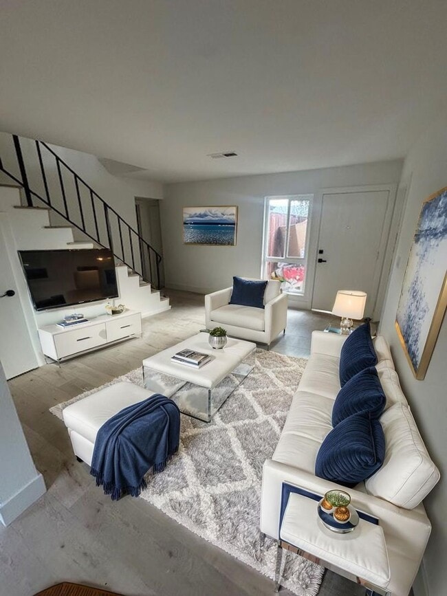 Building Photo - Torrington Circle Westminister