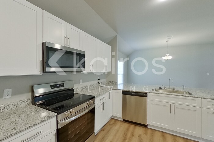 Building Photo - 22850 Monterey Ave