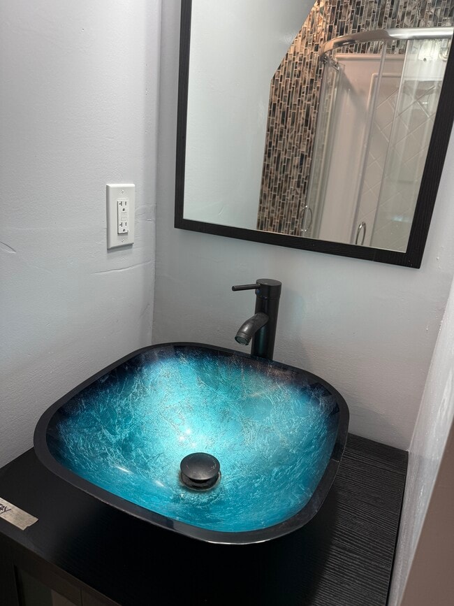 Building Photo - 4711 Highview Ct