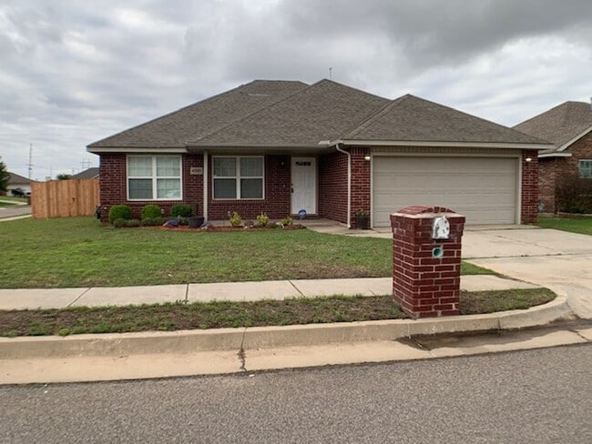 Primary Photo - Newer 3 Bedroom off I-240