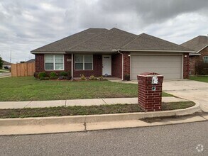 Building Photo - Newer 3 Bedroom off I-240