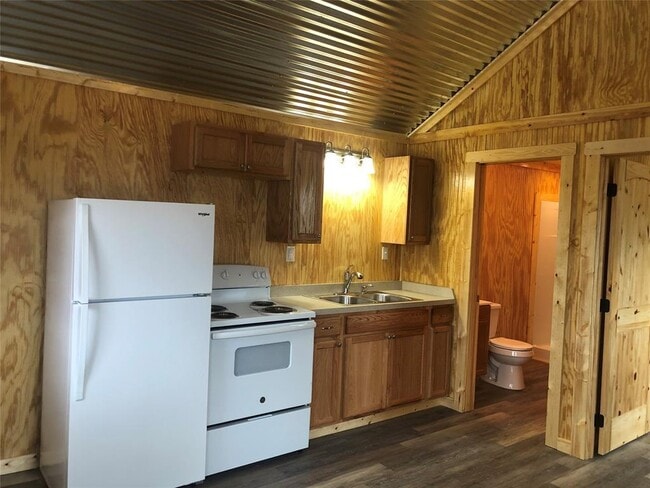 Building Photo - 110 Pine Tree Loop