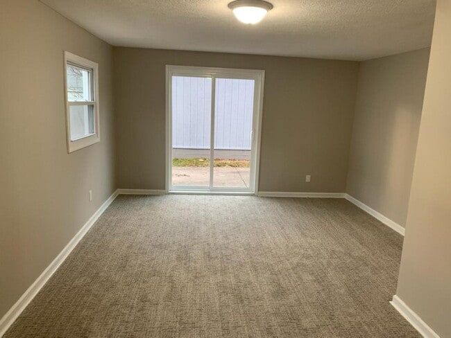 Building Photo - Completely remodeled 3 bedroom 1 bath house