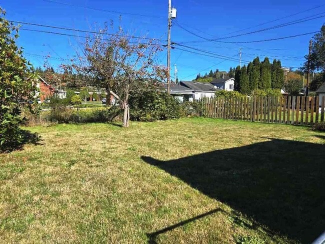 Building Photo - Hoquiam home - FOR RENT!