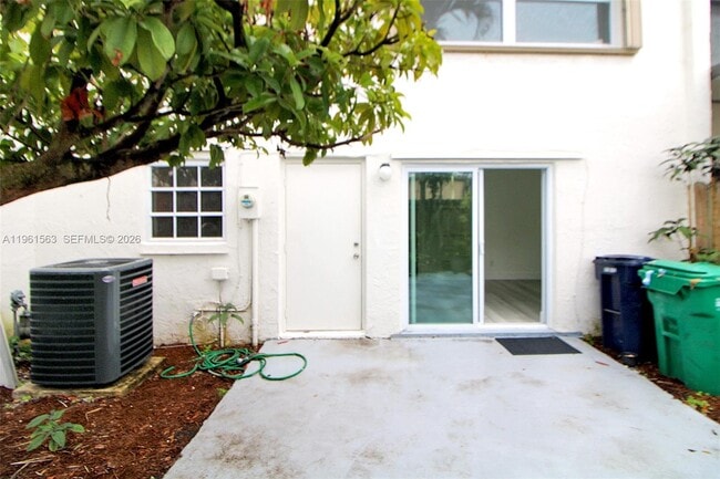 Building Photo - 10921 SW 70th Terrace