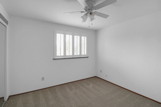 Building Photo - 3 Bed 2.5 Bath - Dog per Approval - Groups - Hillcrest - NAS Whidbey