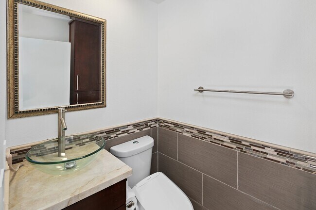 Building Photo - Modern 3 Bedroom Townhouse with Prime Location on Kettner Boulevard in San Diego