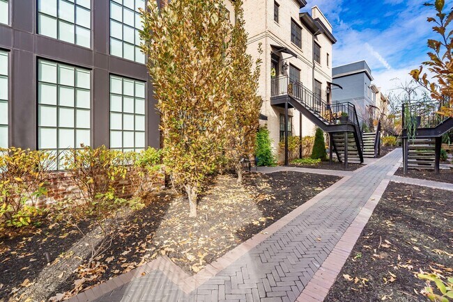 Building Photo - 100 Normandy Ave