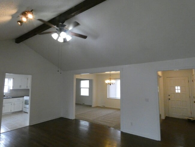 Building Photo - Beautiful Home in North Kansas City School District!