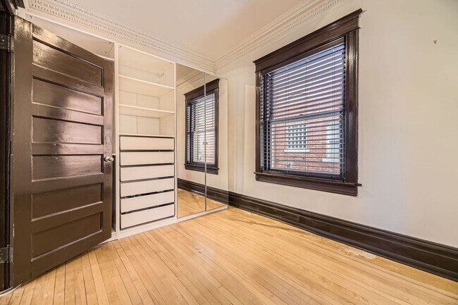 Building Photo - Beautiful 3-bedroom/2 bath unit in an Updated Victorian home in City Park! All utilities included...