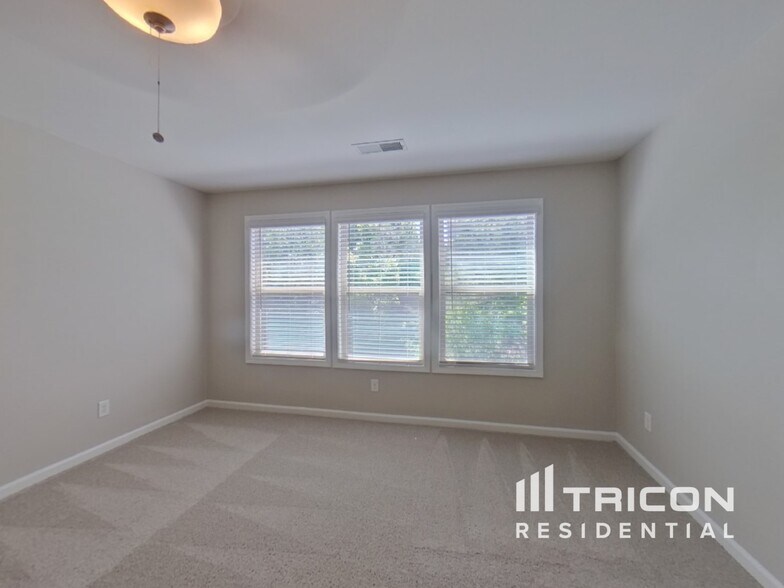 Building Photo - 3612 Moon Crest Dr