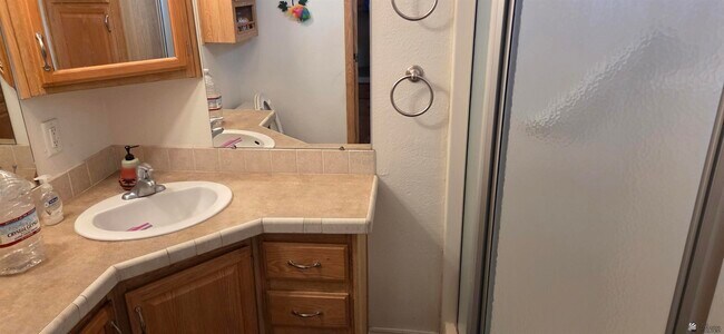 Building Photo - 5707 E 32nd St