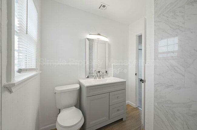 Building Photo - 3704 SW 40th Pl