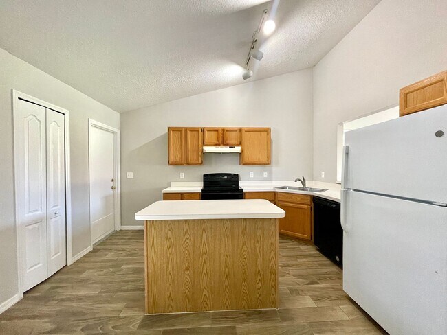 Building Photo - Cute 4/2 EAST Orlando Home in Wedgefield!